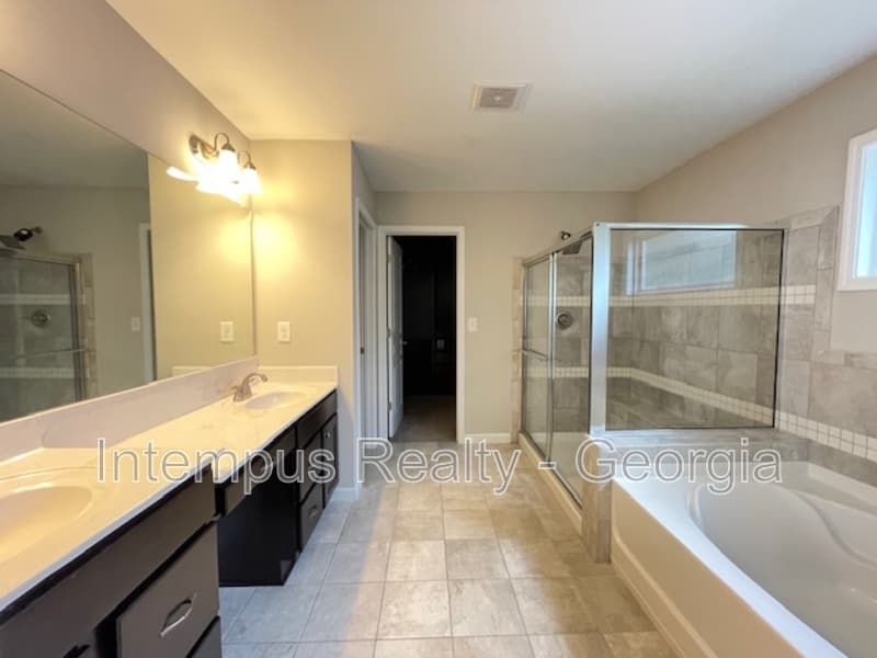 Powder Springs House: 3816 Thackary Dr