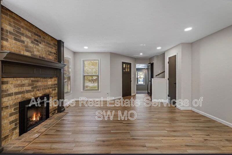 Springfield House: 1724 W Whiteside St