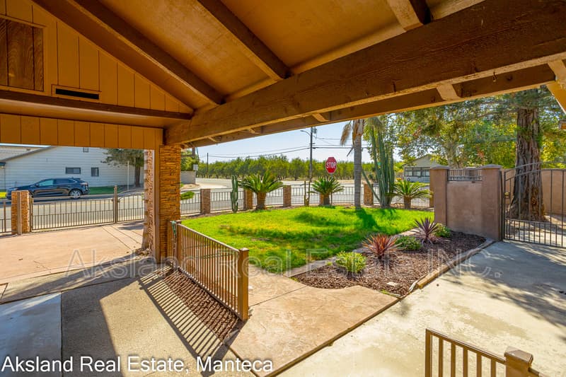 Manteca House: 14909 Pueblo Drive