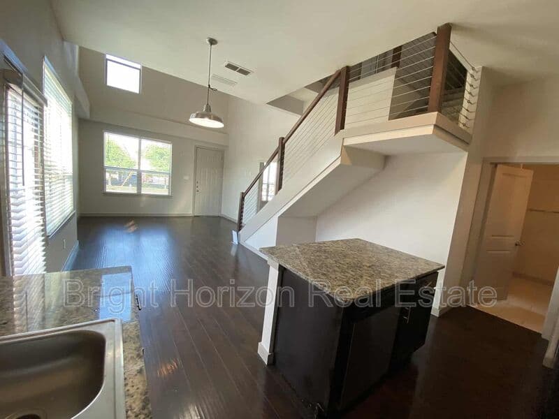 Hurst Condo: 3601 Valley Vista Drive
