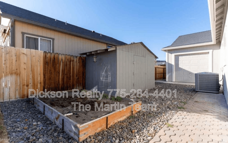 Fernley House: 971 Iris Lane