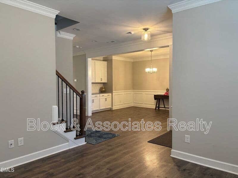 Wake Forest House: 2020 Edens Ridge