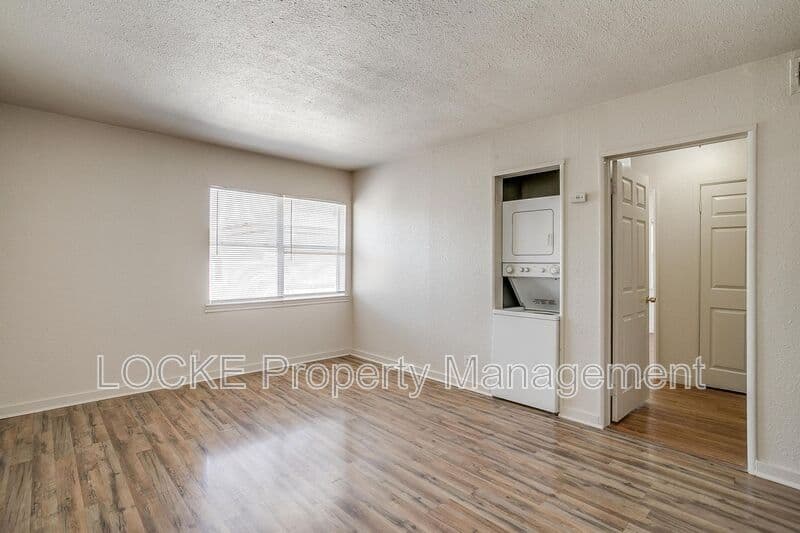 Fort Worth House: 3419 South University Drive