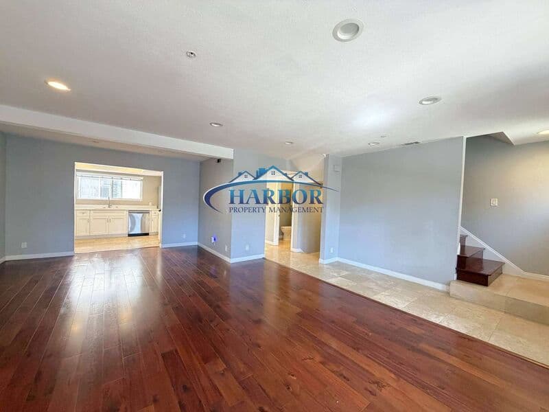 Long Beach Townhome: 533 Walnut Avenue