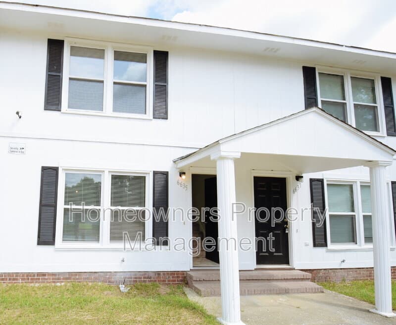 Fayetteville House: 6635 Abbey Ln
