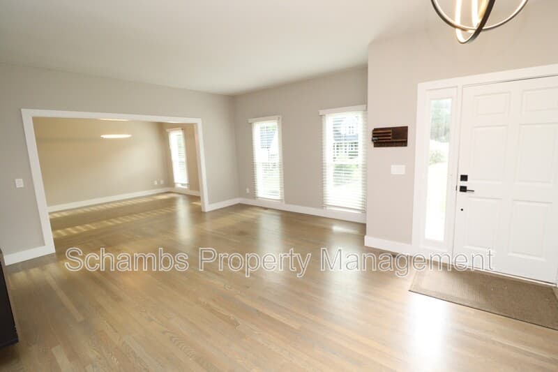 Cary House: 106 Kensbury Cir