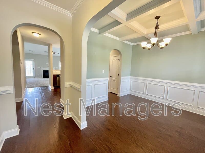 Hope Mills House: 5849 Crepe Myrtle Drive
