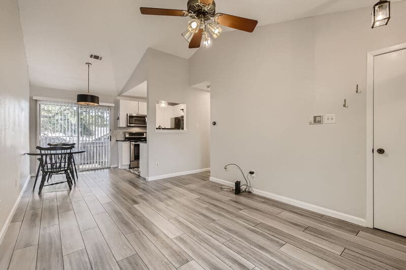 Austin Condo: 1015 E Yager Ln