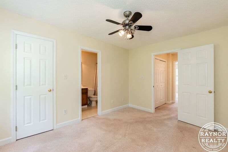 Wake Forest House: 1022 S Main St