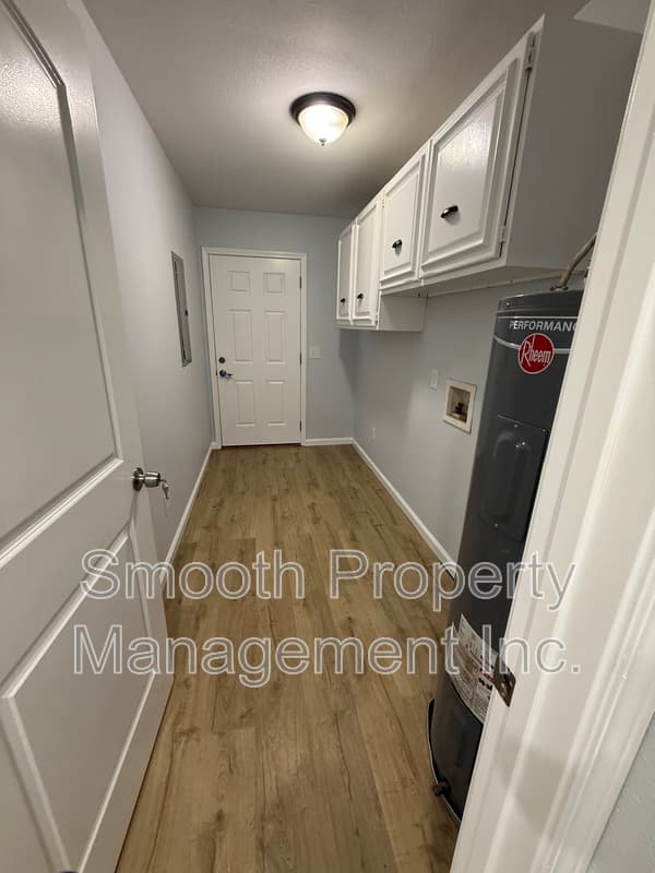 Milton House: 8699 Riverstone Drive