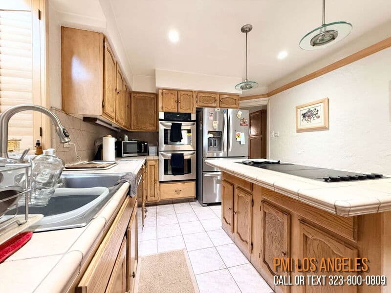 Los Angeles House: 6102 South Citrus Avenue