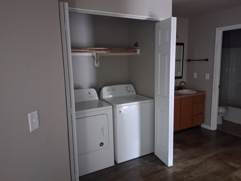 Oshkosh Condo: 835 Wisconsin Street - 2B