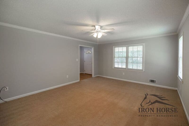 Athens House: 8671 Macon Hwy