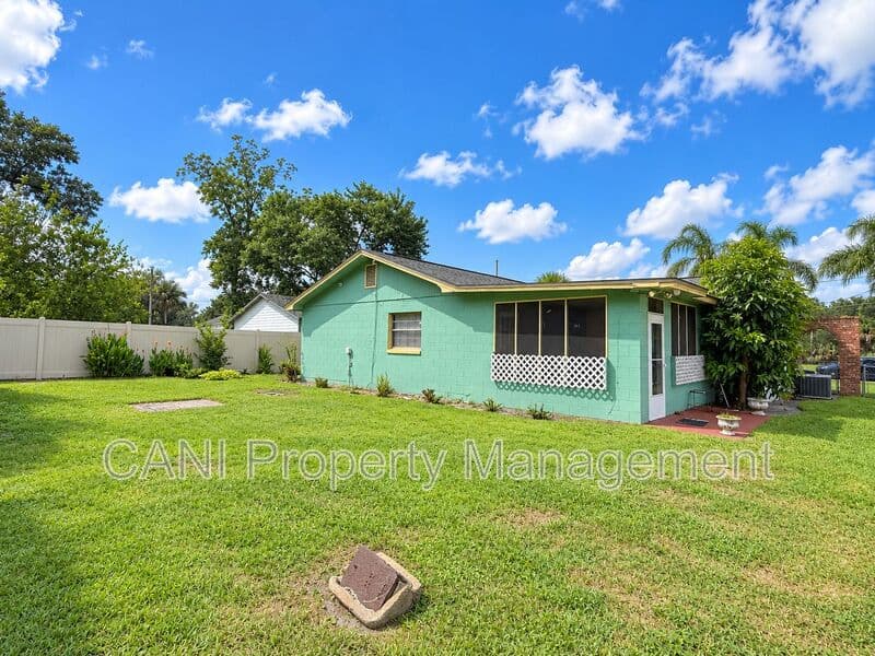 Sanford House: 1003 W 9th Street