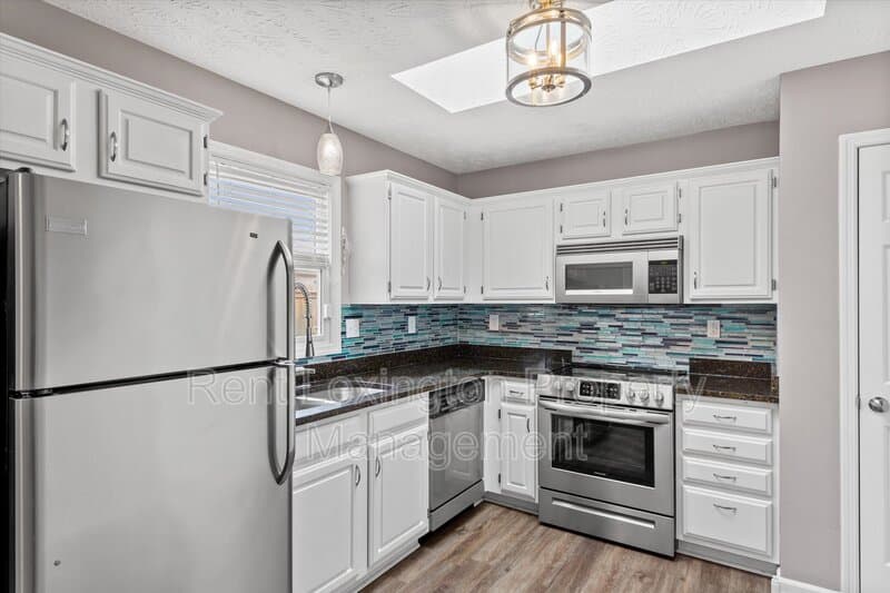 Lexington House: 3534 Cave Hill Place