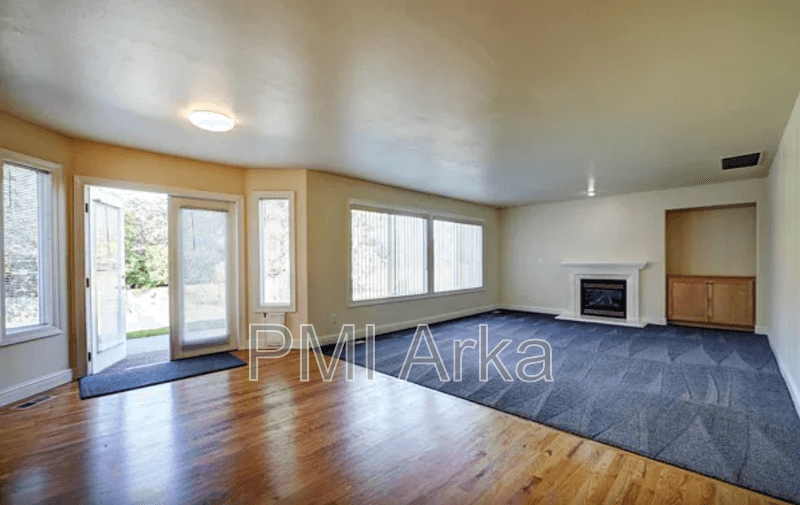 Bellevue House: 10260 Northeast 30th Place