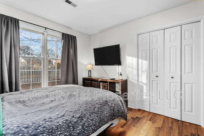 Shawnee House: 11221 West 59th Terrace