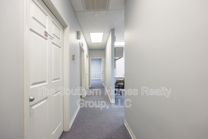 Etowah House: 305 Grady Road - 1