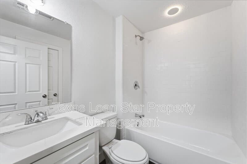 Houston House: 2281 Des Jardines St