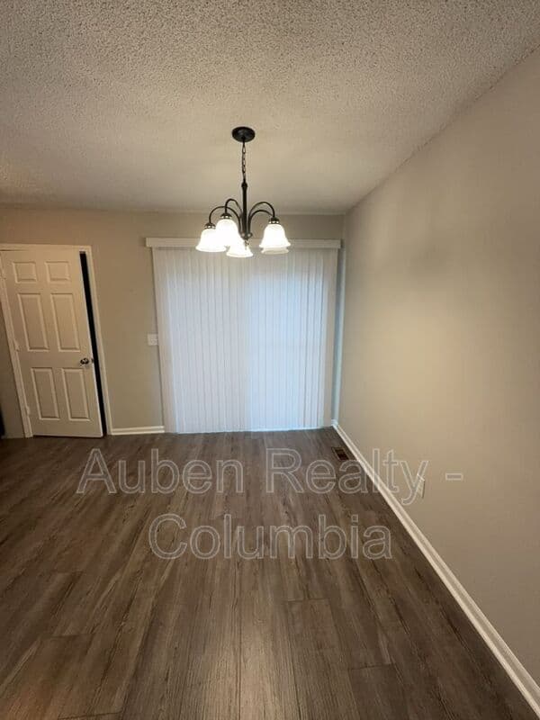 Cayce House: 15 Londonderry Sq