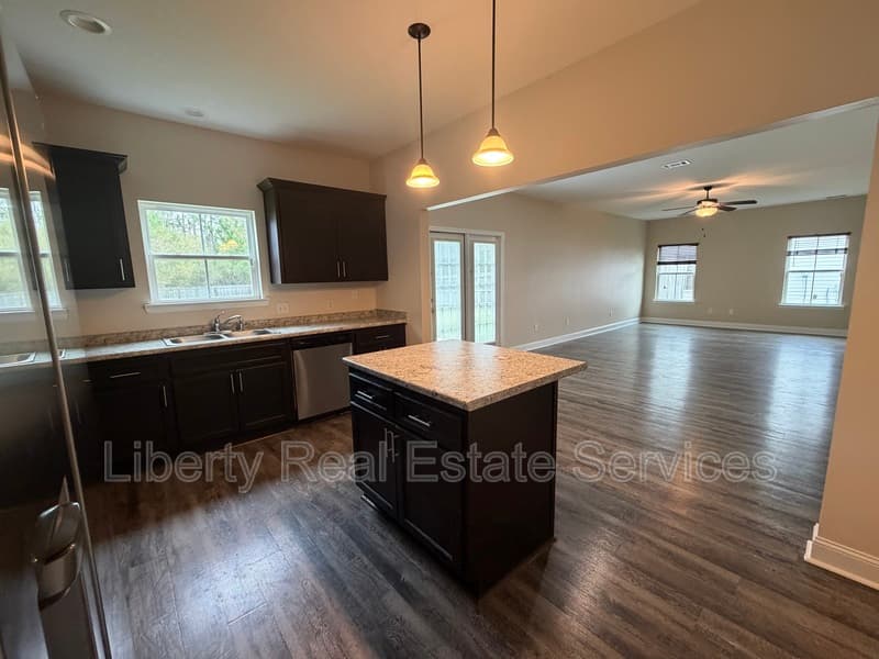 Hinesville House: 224 Whipple Ave