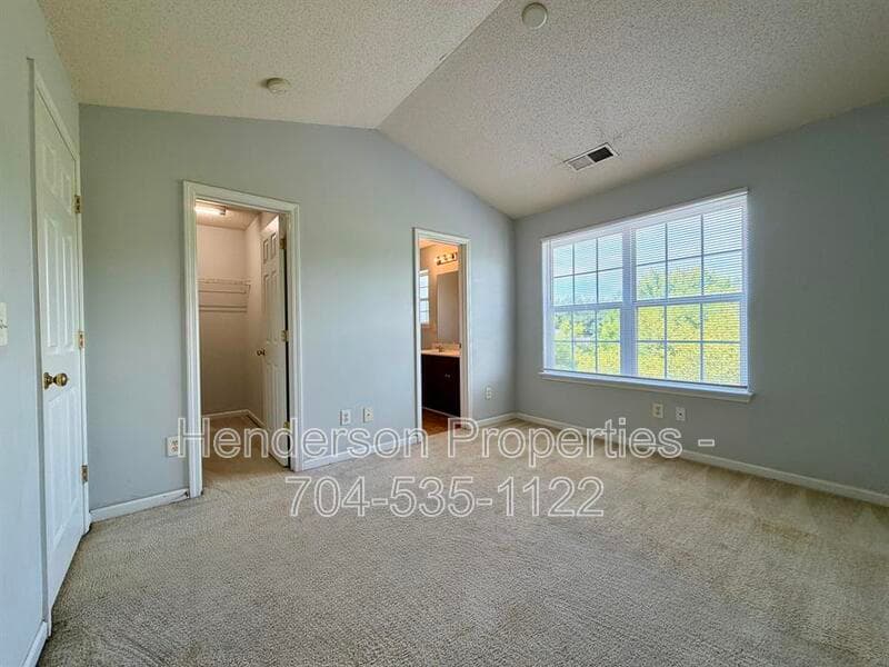 Charlotte Townhome: 17121 Greenlawn Hills Ct