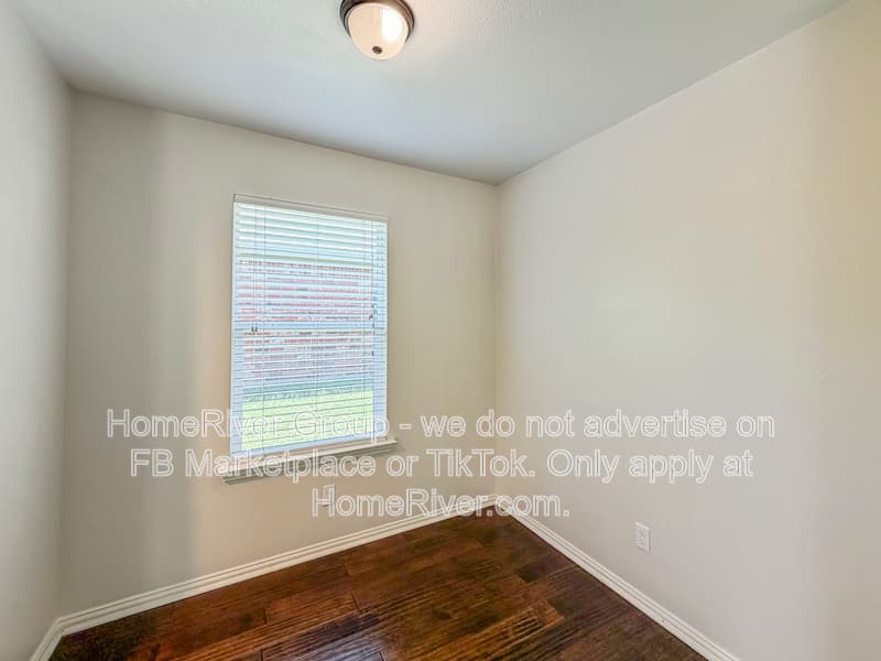 Sherman House: 3017 N Hickory St