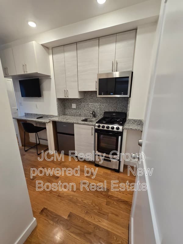 Chelsea Condo: 16 Fifth Street