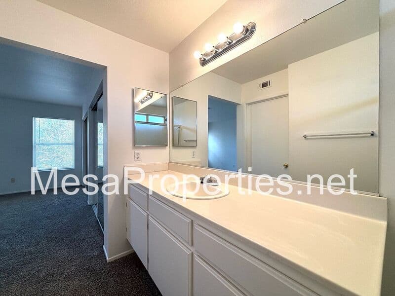 Victorville House: 14565 Windmill Rd