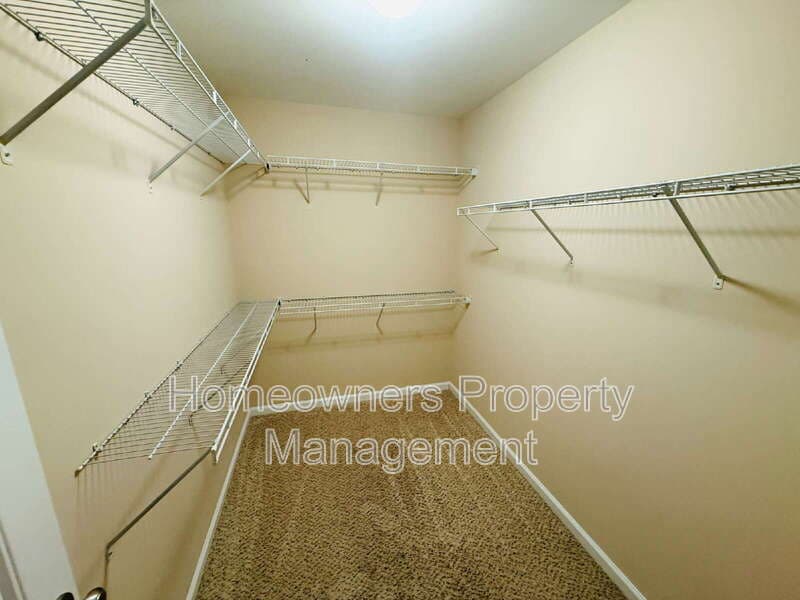 Raeford House: 152 Ladden Ln