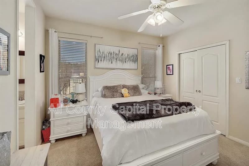 Lakeway House: 101 Cheerful Court