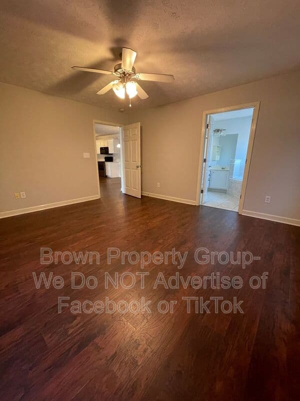 Fayetteville House: 1761 Renwick Dr