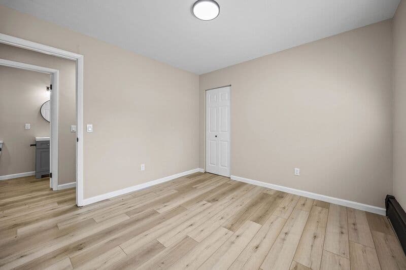 Bloomfield Condo: 35 Oakmount Avenue