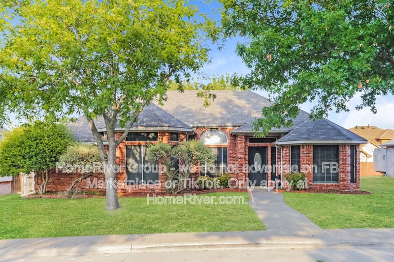 Desoto House: 720 Brees Dr