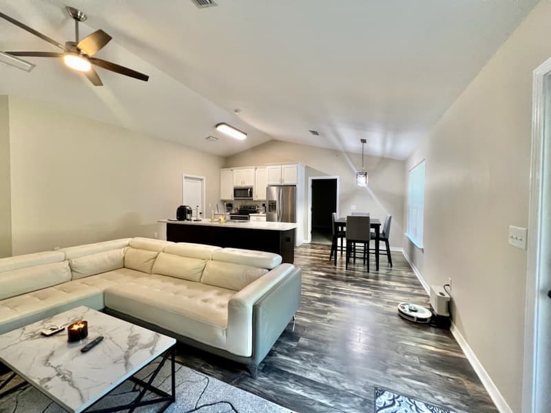 Crestview House: 6193 Anchors Drive