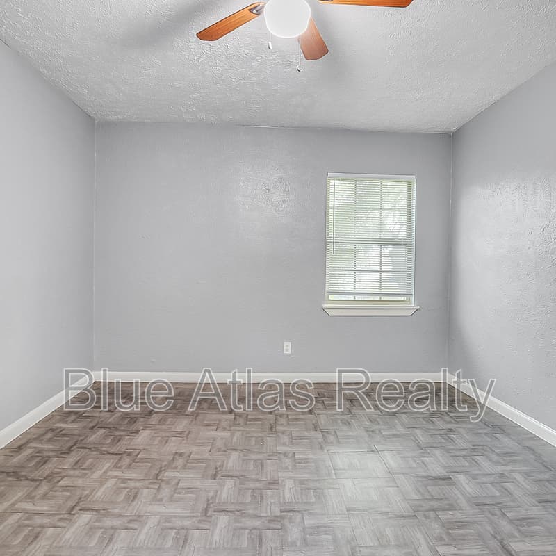 Irving Condo: 2215 Riverview Drive - D