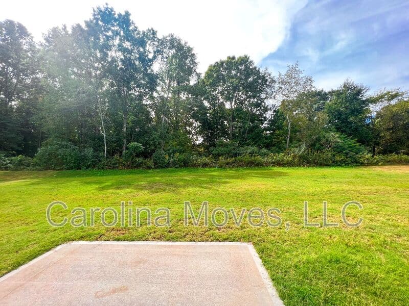 Simpsonville House: 260 Lockeland Park Drive