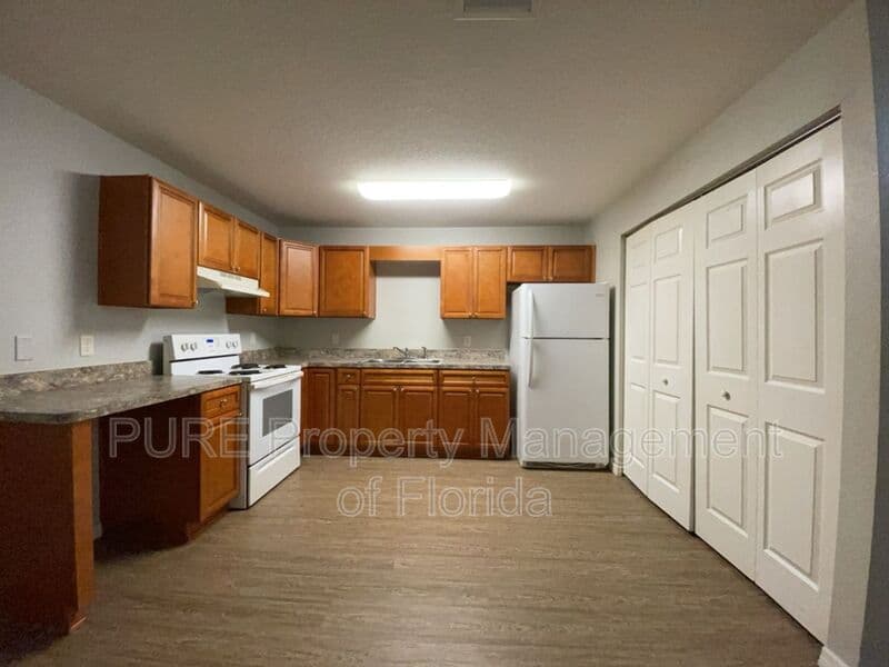 Ocala House: 3650 NE 41 Street