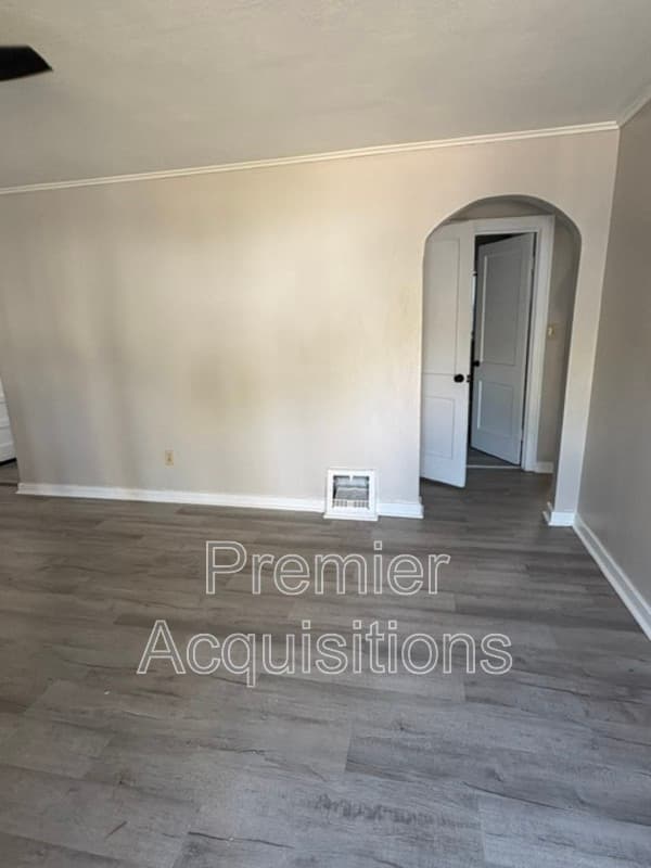 Alton House: 3226 Hawthorne Blvd
