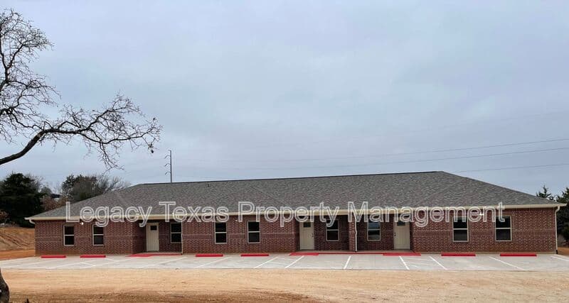 Cleburne House: 2321 CR 704 B