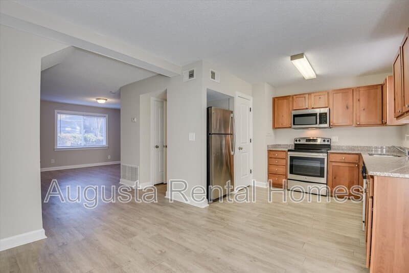 Augusta Townhome: 2905 Arrowhead Drive - E10