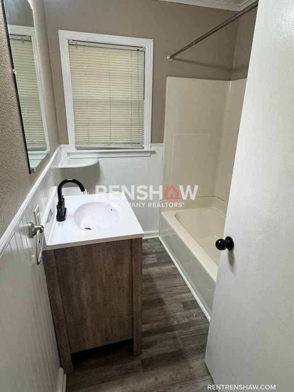 Milan House: 4055 Roseland St