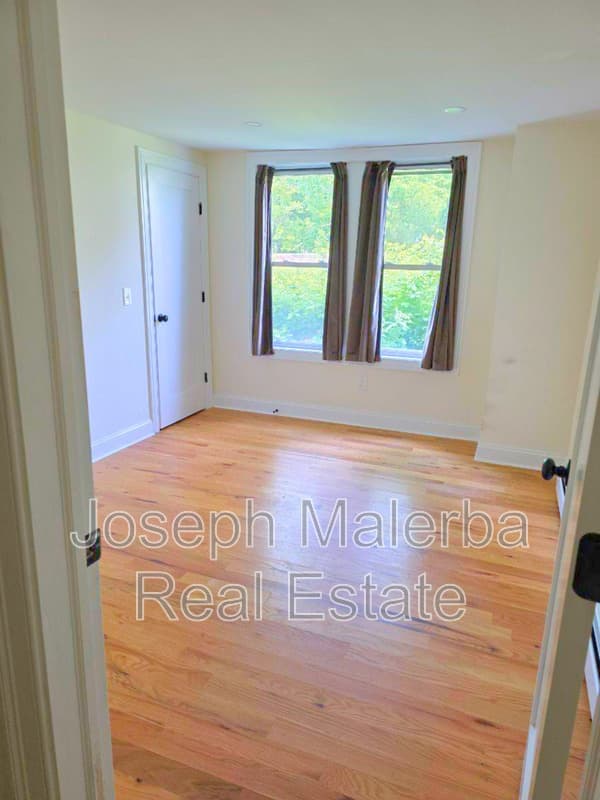 New London Condo: 84 Maple