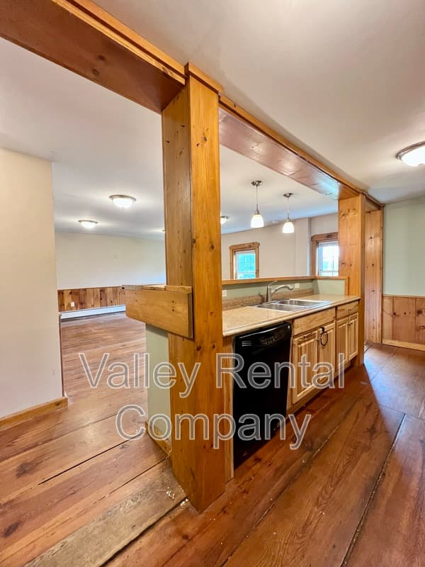 Hadley Condo: 94 Bay Road - 2