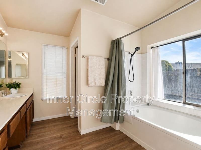 Oakley House: 4239 Sequoia Drive