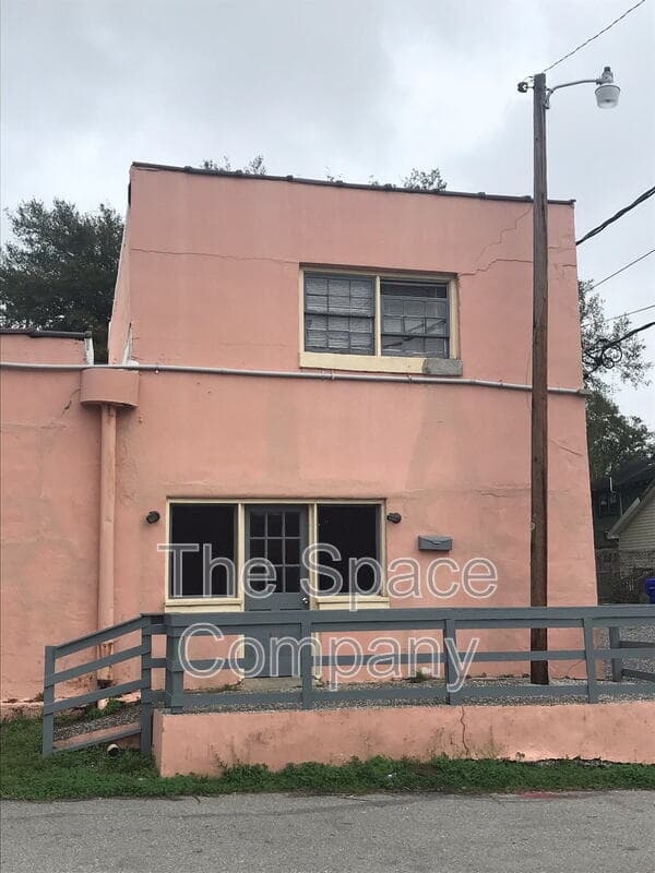 NORTH CHARLESTON House: 2023 REYNOLDS AVE