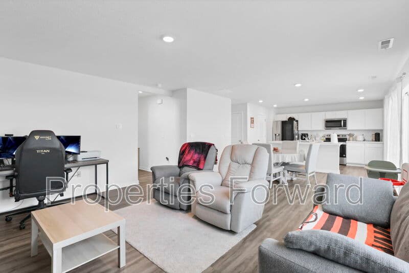 Ashville House: 33 Cider Mill Drive