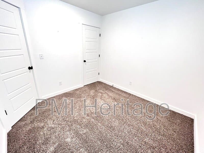 Centerton House: 950 Ventnor Avenue