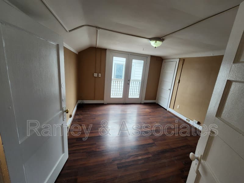 Louisville House: 3635 Taylor Blvd