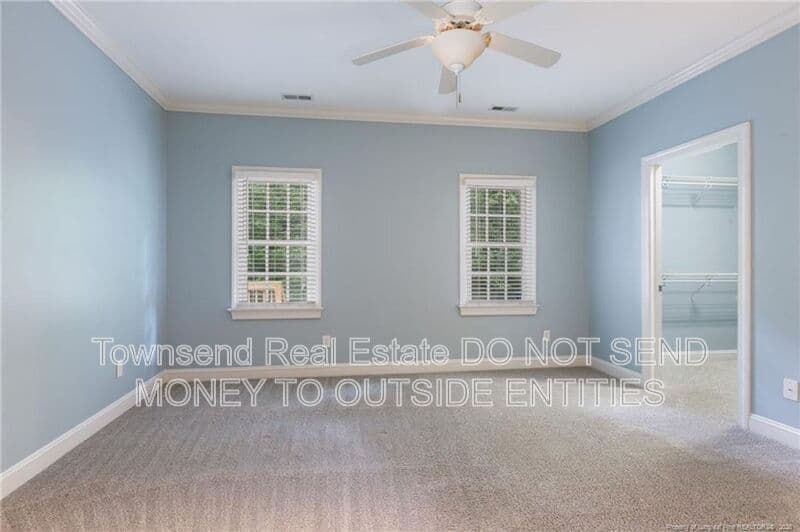 Fayetteville House: 320 Glenburney